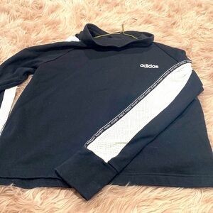 Women’s adidas med sweatshirt with adidas written‎ down the sleeves vguc